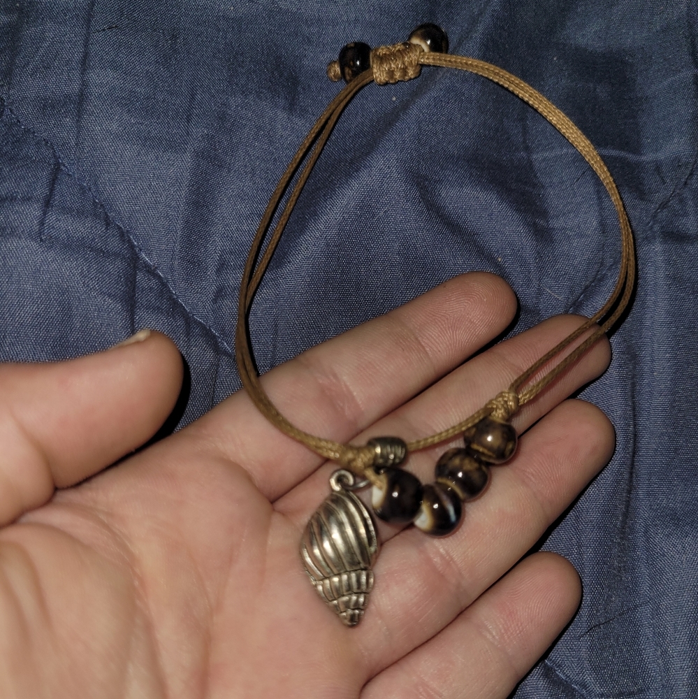 Sliver Shell Beach Necklace - Picture 2 of 2